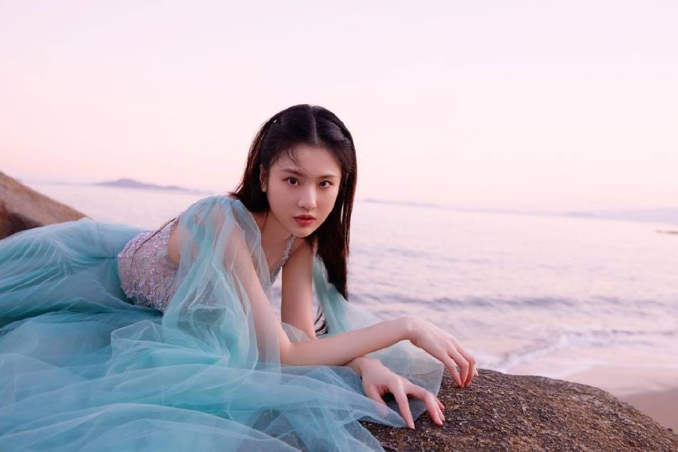 杨颖柳岩关晓彤钟楚曦王楚然红毯争艳!众多美女性感火辣