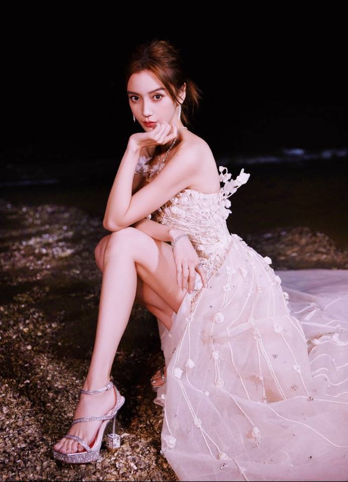 杨颖柳岩关晓彤钟楚曦王楚然红毯争艳!众多美女性感火辣