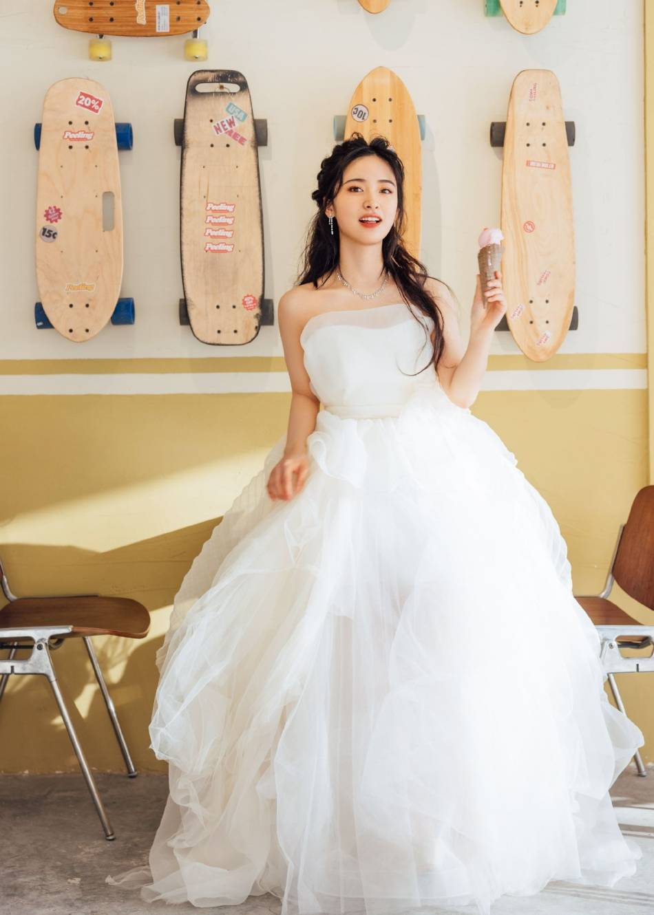 杨颖柳岩关晓彤钟楚曦王楚然红毯争艳!众多美女性感火辣