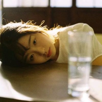 一旦男人开始碰你的手臂 碰你胳膊真实意图解读