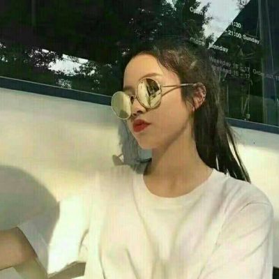 明星学校校花小雪小柔 既是闺蜜也是对手