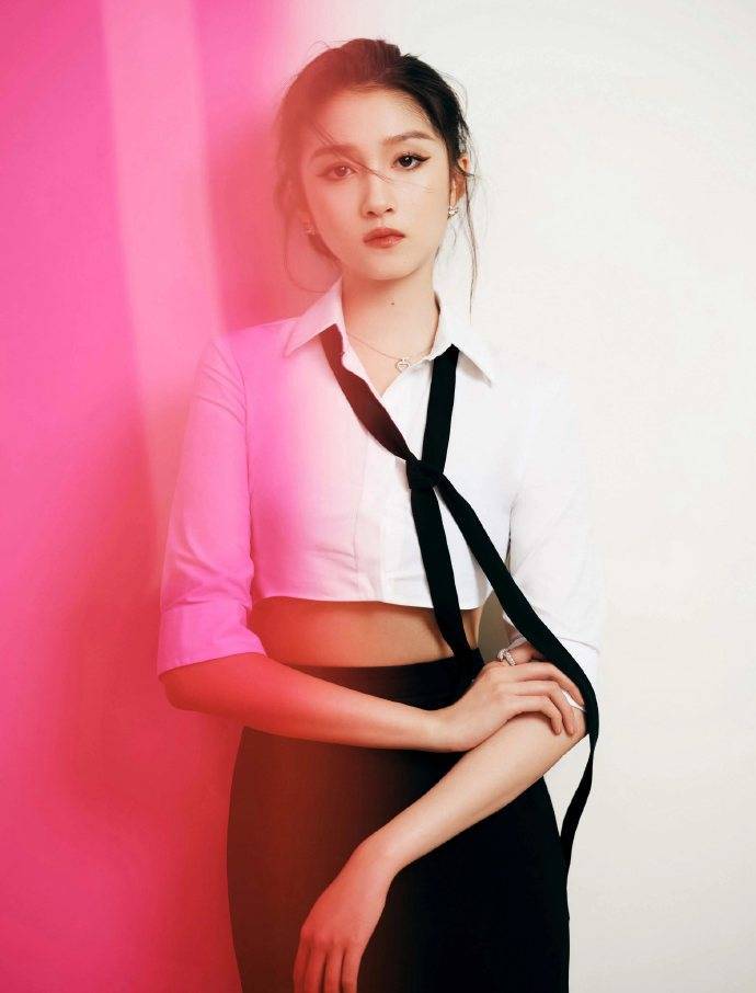 杨颖柳岩关晓彤钟楚曦王楚然红毯争艳!众多美女性感火辣