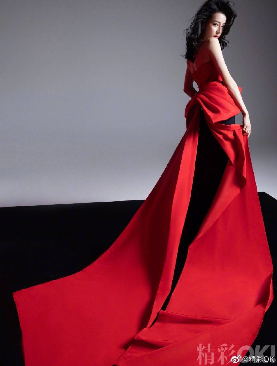 迪丽热巴穿红色长裙大秀美背超妩媚!雪肤玉貌太性感撩人