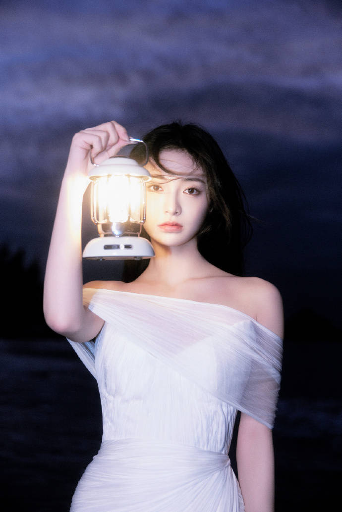 杨颖柳岩关晓彤钟楚曦王楚然红毯争艳!众多美女性感火辣