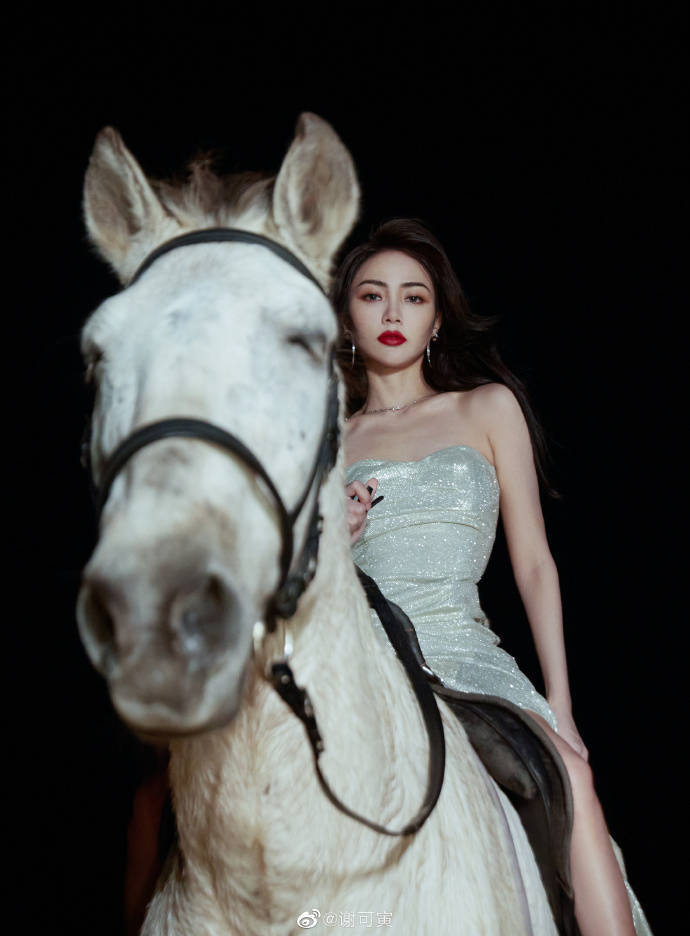 杨颖柳岩关晓彤钟楚曦王楚然红毯争艳!众多美女性感火辣