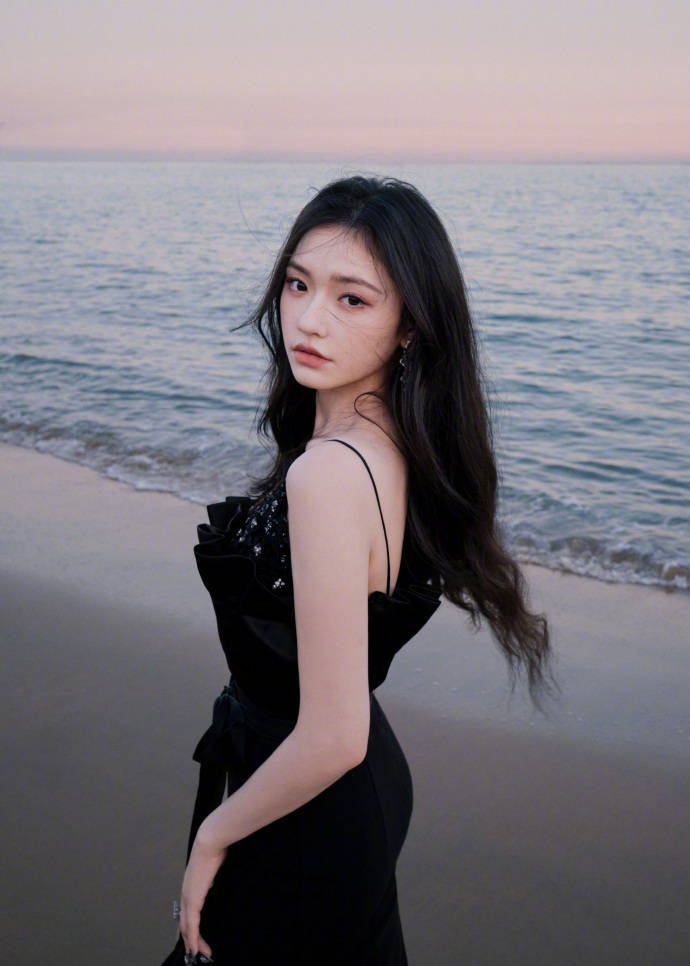 杨颖柳岩关晓彤钟楚曦王楚然红毯争艳!众多美女性感火辣