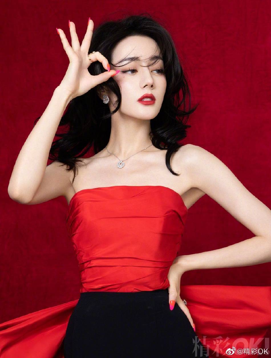 迪丽热巴穿红色长裙大秀美背超妩媚!雪肤玉貌太性感撩人