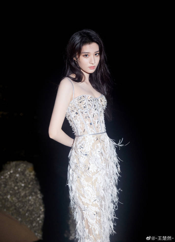 杨颖柳岩关晓彤钟楚曦王楚然红毯争艳!众多美女性感火辣