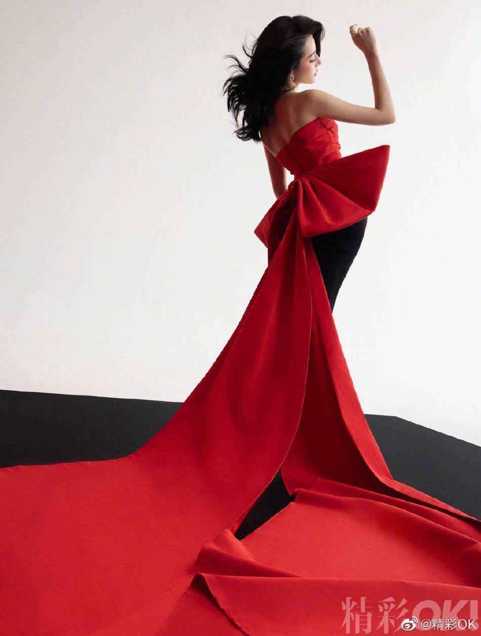 迪丽热巴穿红色长裙大秀美背超妩媚!雪肤玉貌太性感撩人