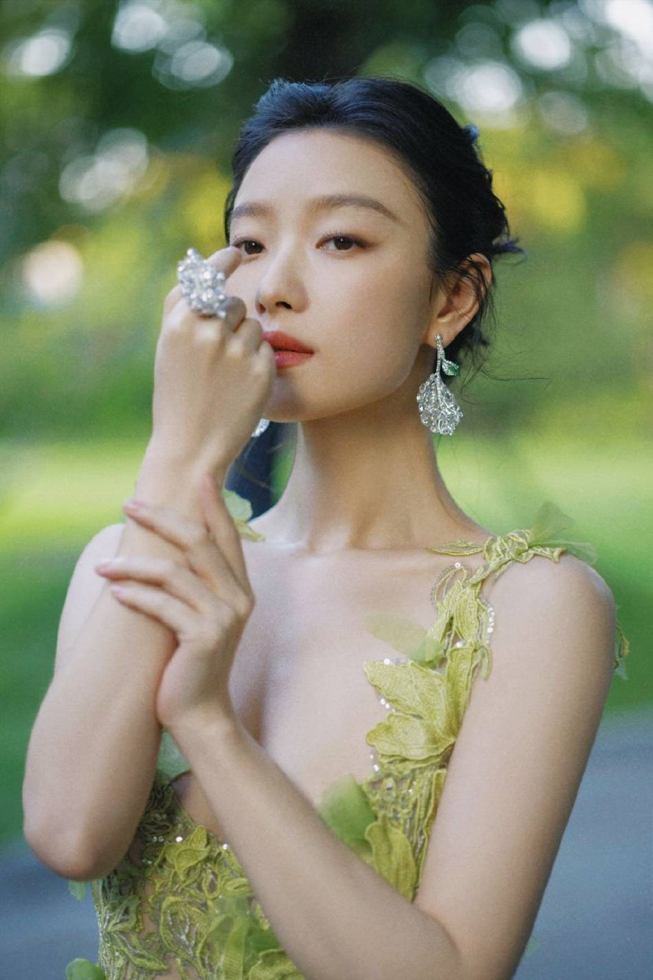 杨颖柳岩关晓彤钟楚曦王楚然红毯争艳!众多美女性感火辣