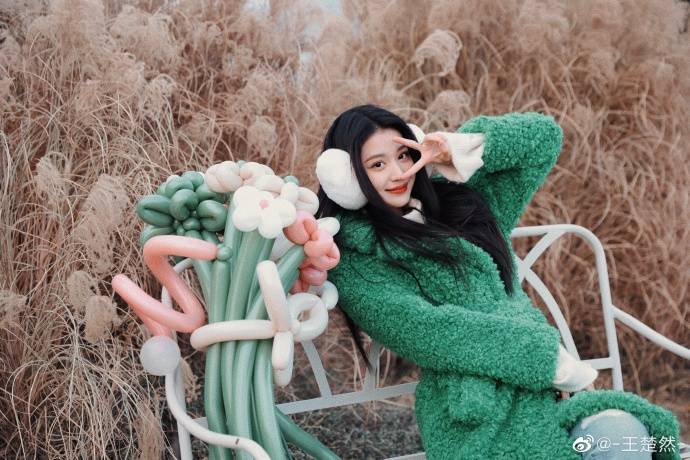王楚然写真大秀白嫩美背！雪肤玉貌美得让人窒息-5