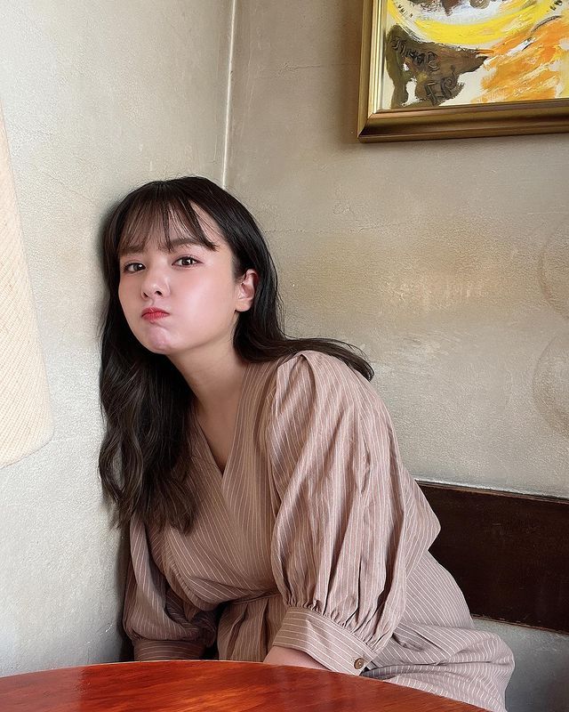 爱狗的女孩都很美!大眼正妹《山田菜菜》引退后让人依旧想念她的性感!