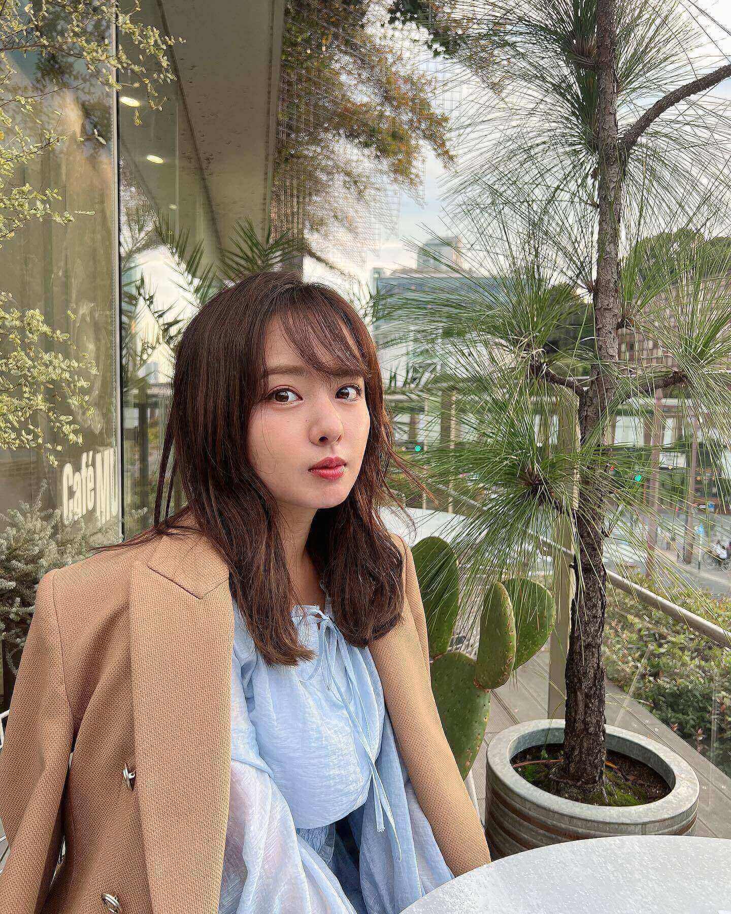 爱狗的女孩都很美！大眼正妹《山田菜菜》引退后让人依旧想念她的性感！