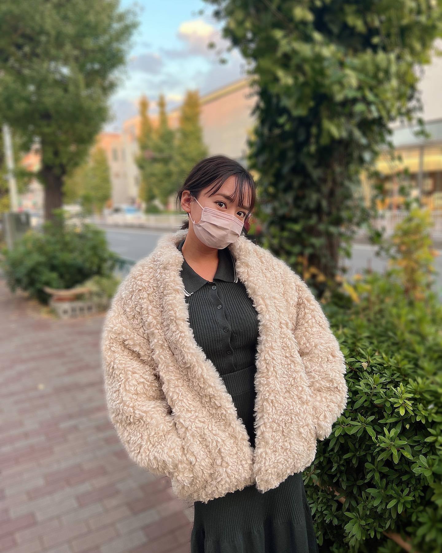 爱狗的女孩都很美!大眼正妹《山田菜菜》引退后让人依旧想念她的性感!