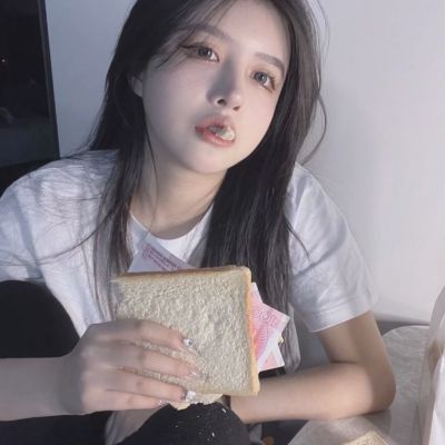 压在阳台玻璃上做给别人看 他把我抱到阳台打开窗帘