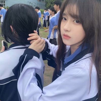 压在阳台玻璃上做给别人看 他把我抱到阳台打开窗帘