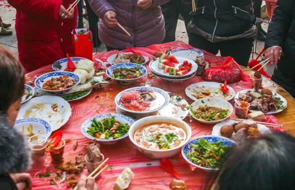吃席是什么意思 吃席了我坐小孩那桌是什么梗 吃席是什么意思 吃席了我坐小孩那桌是什么梗