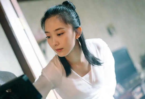 新生代小花朱颜曼滋个人资料真名和家境被扒