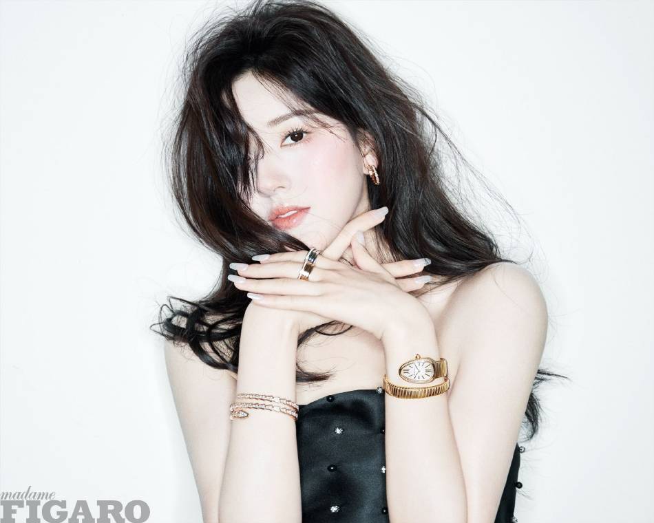 赵露思新写真变身甜辣少女!雪肤玉貌美得让人窒息