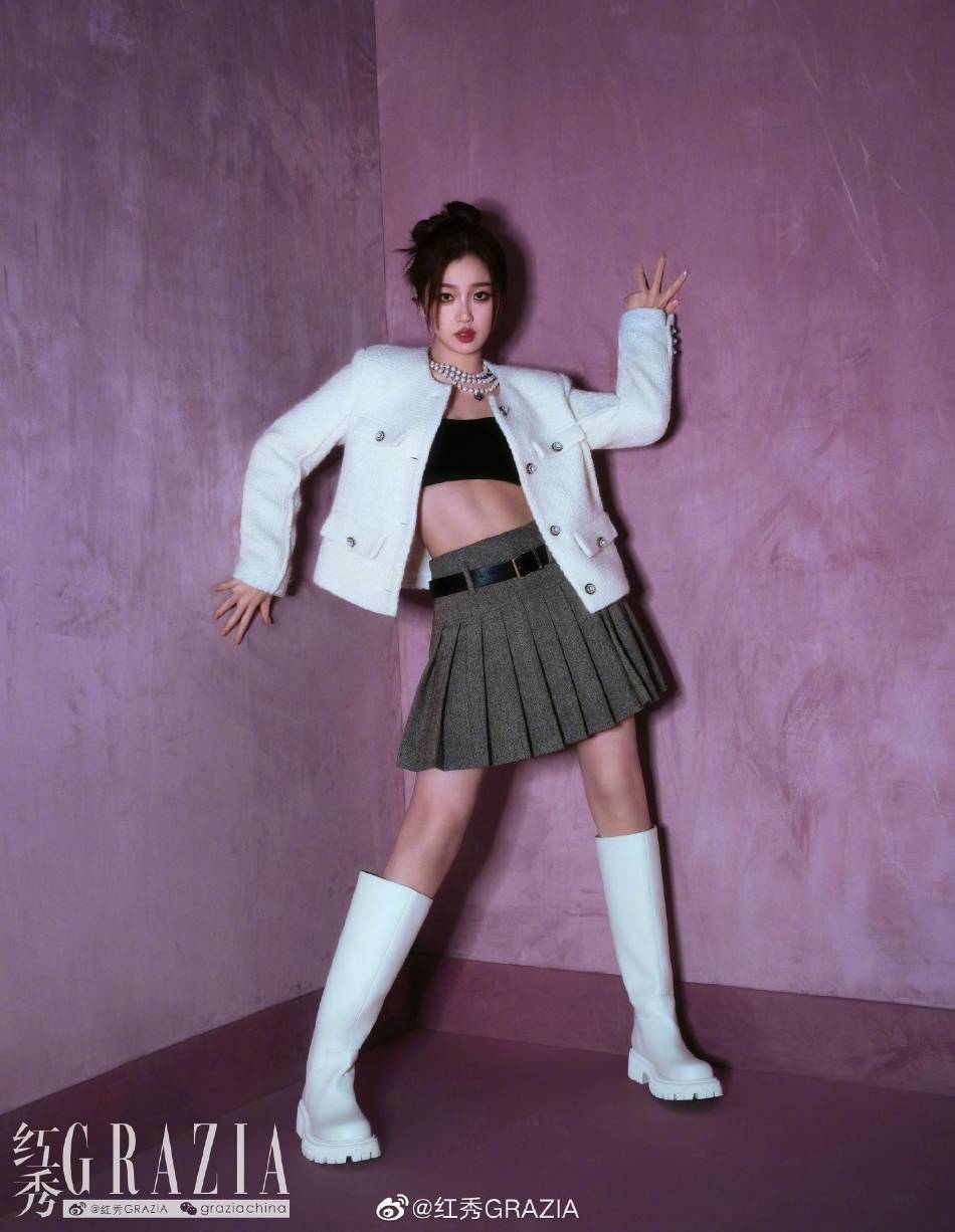 虞书欣写真大秀小蛮腰!肤白貌美大长腿太迷人