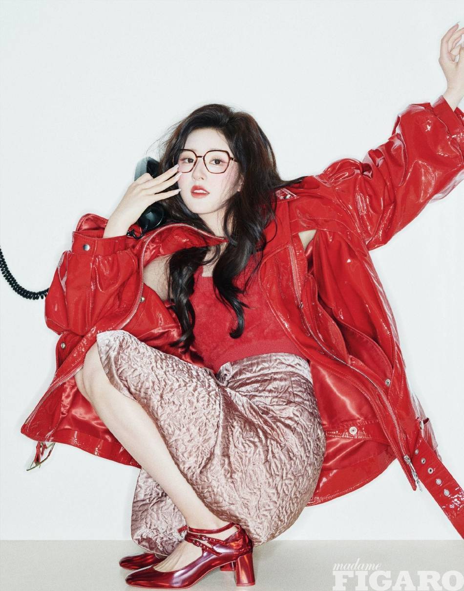 赵露思新写真变身甜辣少女!雪肤玉貌美得让人窒息