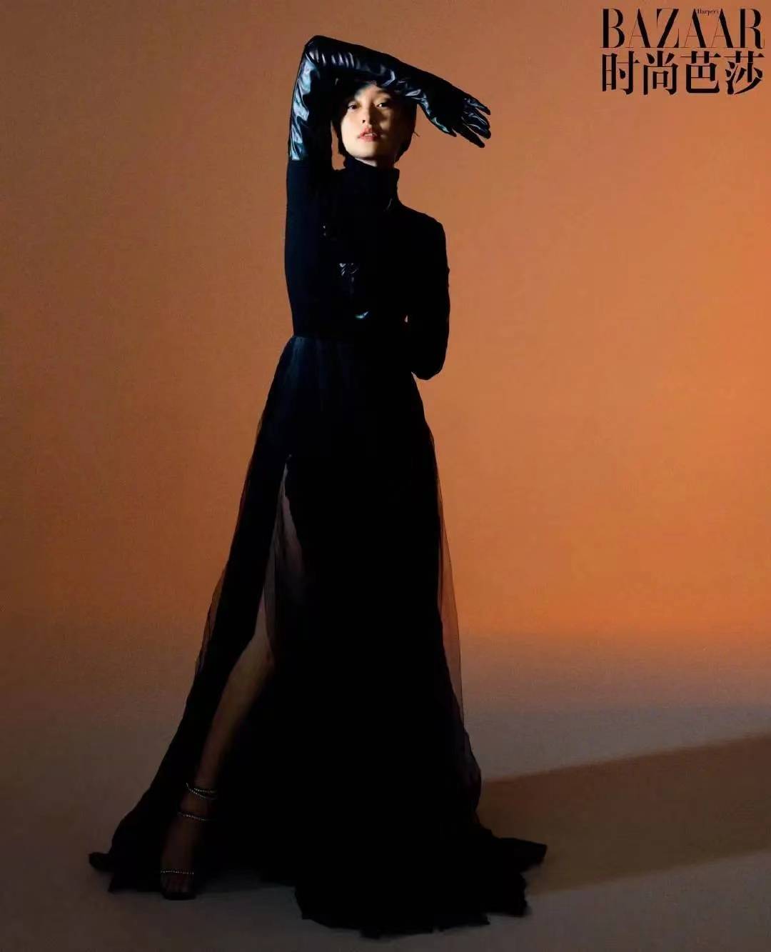 女星吴越《县委大院》演技封神,登《时尚芭莎》尽显优雅魅力-1 女星吴越《县委大院》演技封神,登《时尚芭莎》尽显优雅魅力