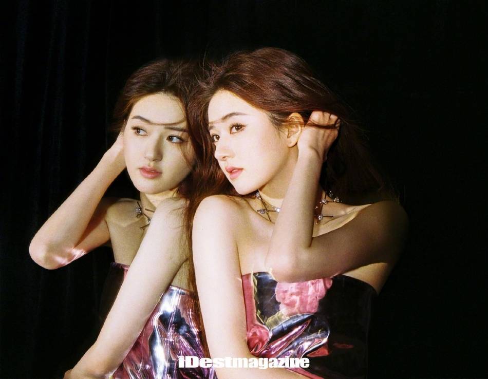 赵露思穿亮片抹胸裙秀事业线!肤白貌美大长腿性感撩人