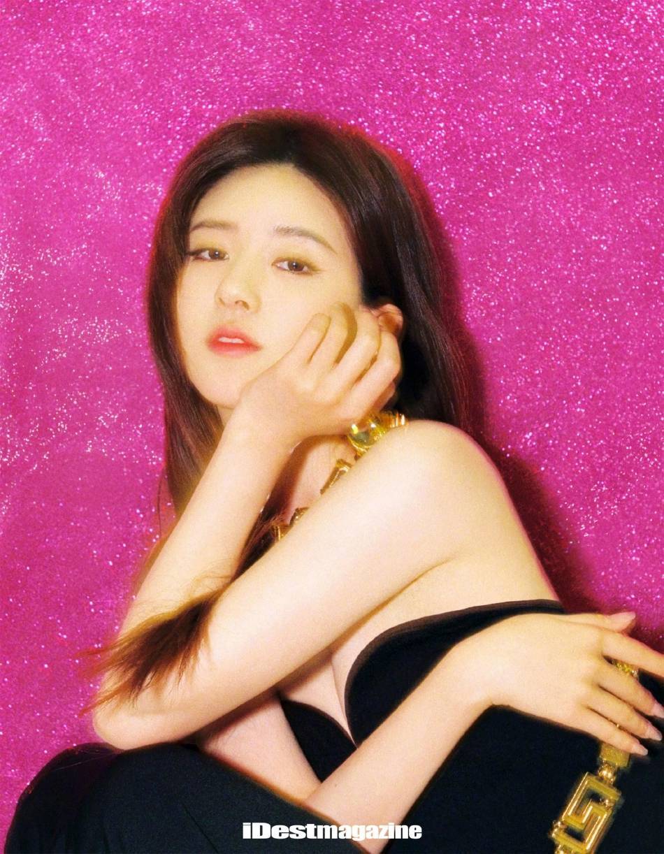 赵露思穿亮片抹胸裙秀事业线!肤白貌美大长腿性感撩人