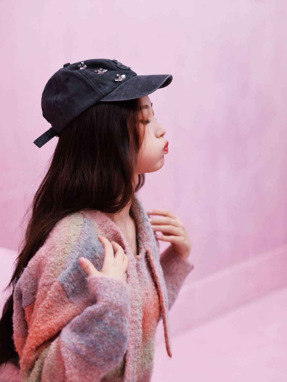 虞书欣写真大秀小蛮腰!肤白貌美大长腿太迷人