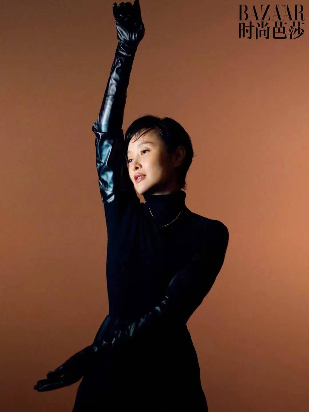 女星吴越《县委大院》演技封神,登《时尚芭莎》尽显优雅魅力-4 女星吴越《县委大院》演技封神,登《时尚芭莎》尽显优雅魅力