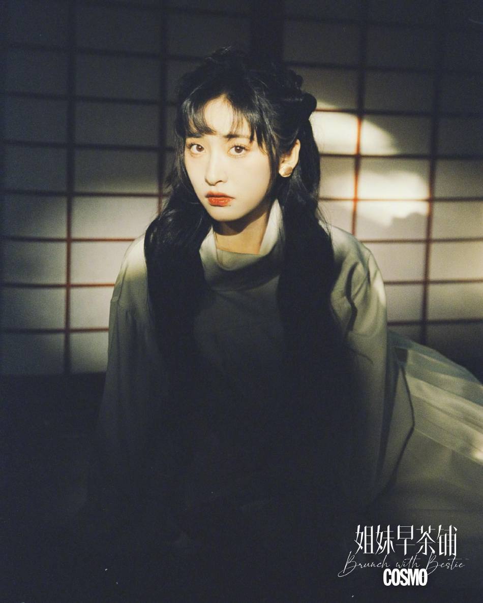 沈月周洁琼同框靓丽写真！两大美女性感靓丽太迷人-6