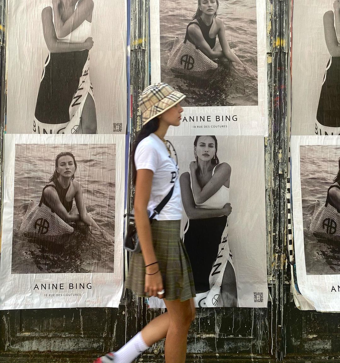 所有Y2K元素都在她身上：学习穿搭博主maïna的酷辣千禧风穿搭