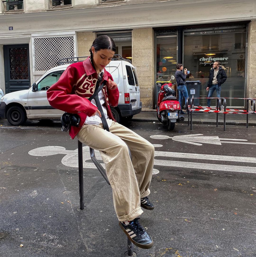 所有Y2K元素都在她身上：学习穿搭博主maïna的酷辣千禧风穿搭