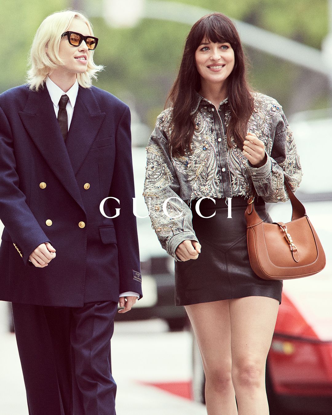 日常穿搭的完美点缀:Dakota Johnson出镜Gucci最新Jackie 1961广告