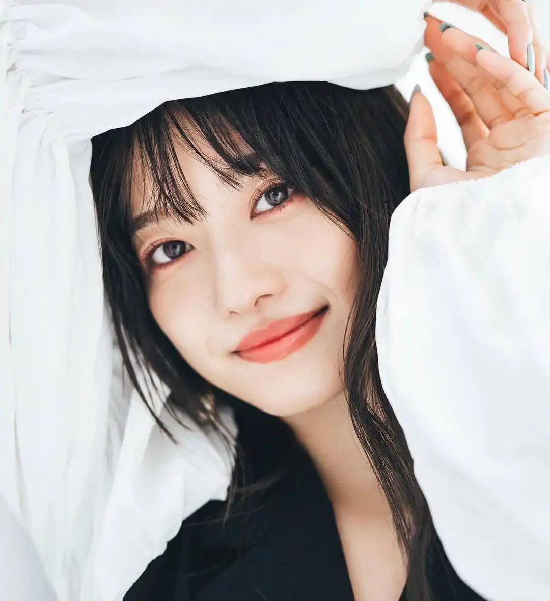 拥有清秀气质小脸风格容貌的美女小室安未