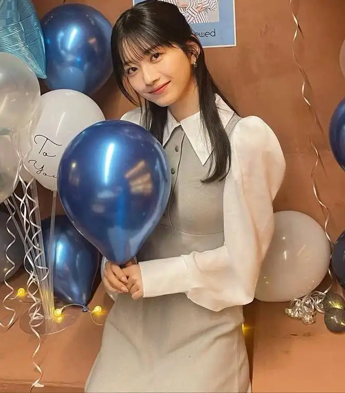 拥有清秀气质小脸风格容貌的美女小室安未