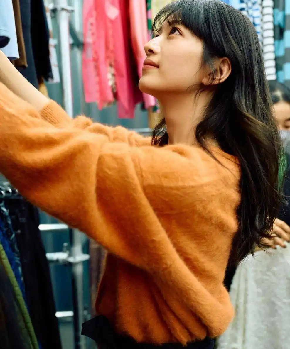 拥有清秀气质小脸风格容貌的美女小室安未