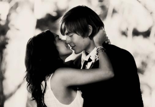 怎样判断女生是不是初吻(3个方面判断及接吻技巧)