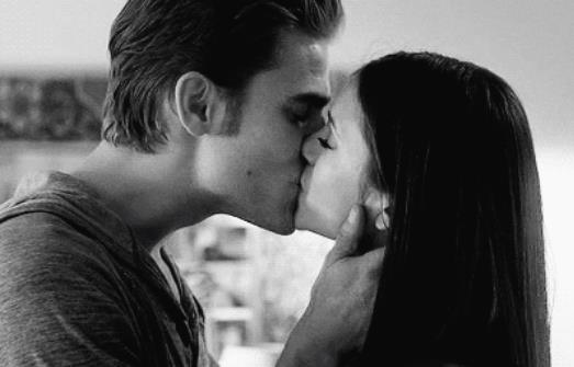 怎样判断女生是不是初吻(3个方面判断及接吻技巧)