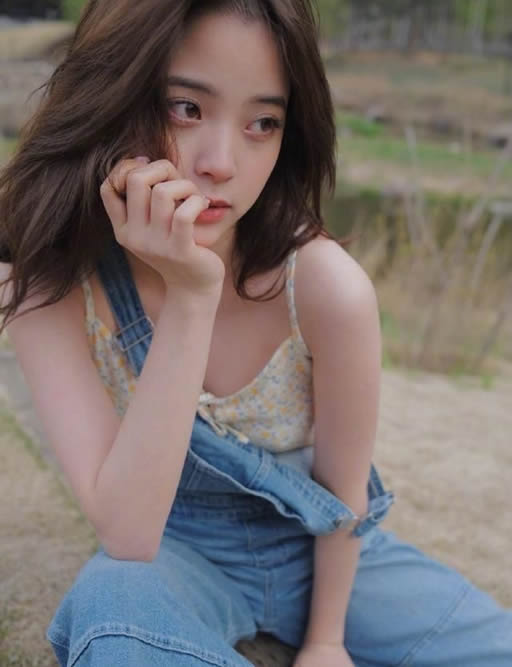 欧阳娜娜是如何红起来的（有颜值有才华努力家里条件还好）