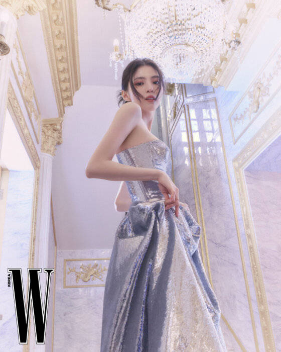 韩素希穿亮片裙曲线窈窕迷人！肤白貌美大长腿性感撩人-1