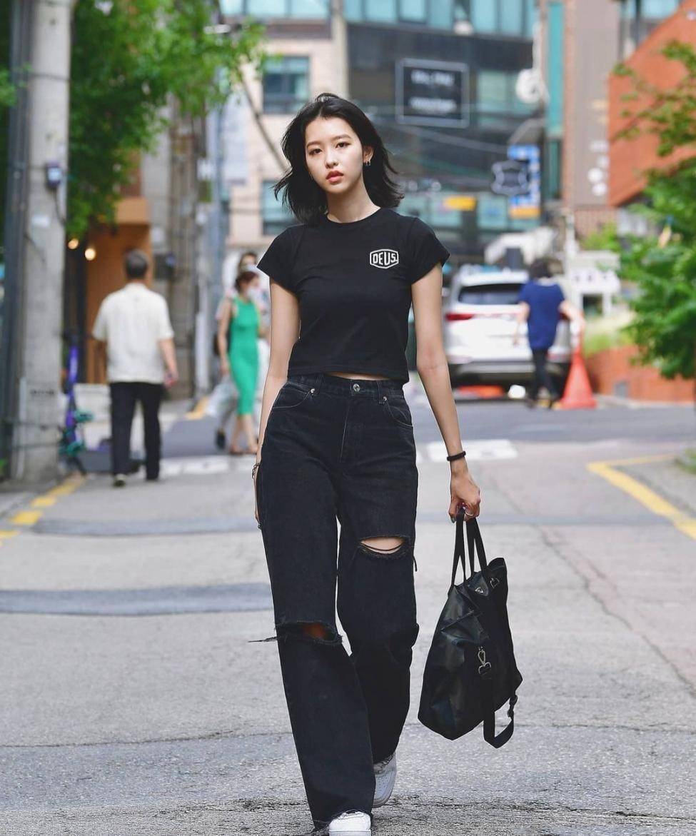 韩国路人街拍没有礼服和高跟鞋，基础款也能玩转时髦-1