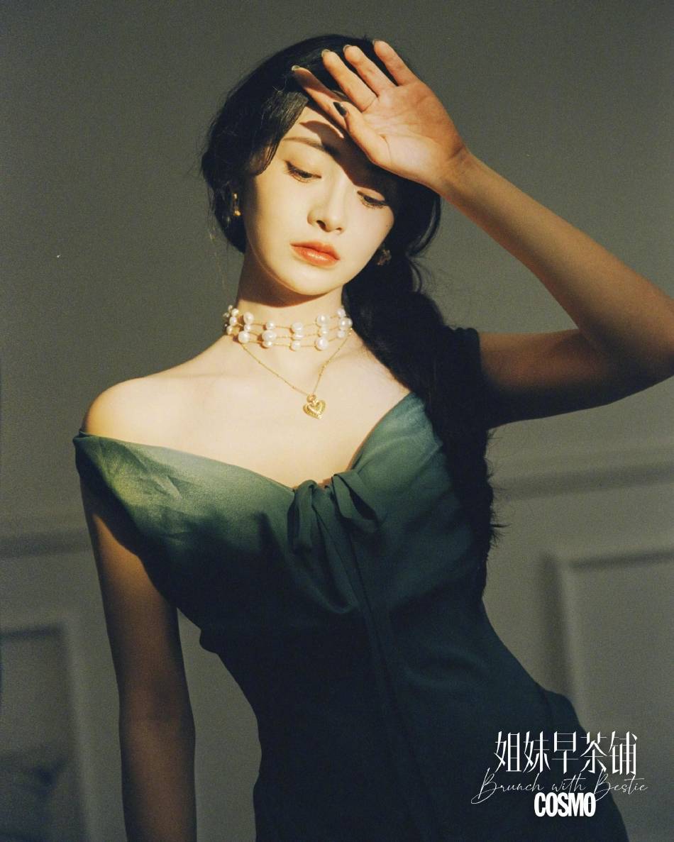 沈月周洁琼同框靓丽写真！两大美女性感靓丽太迷人-5