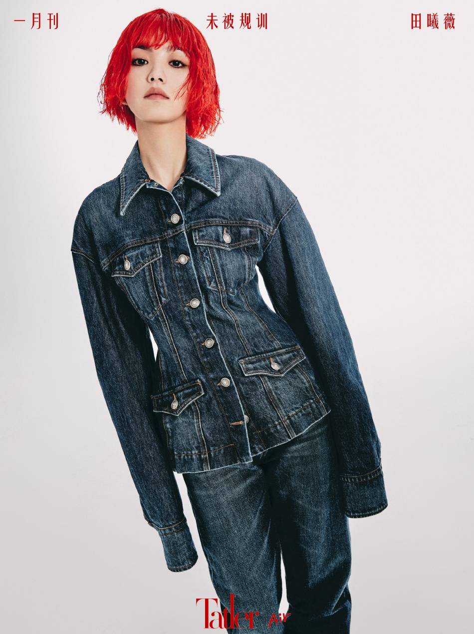 田曦薇红色短发写真超靓丽！大秀人鱼线性感还魅惑