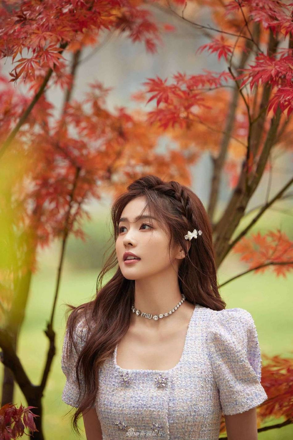 白鹿手拿枫叶刘海凌乱美若天仙!舞台大秀美腿更是惊艳-6 白鹿手拿枫叶刘海凌乱美若天仙!舞台大秀美腿更是惊艳