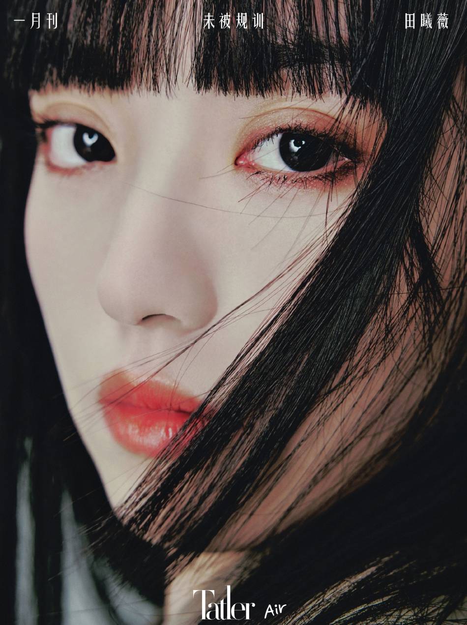 田曦薇红色短发写真超靓丽！大秀人鱼线性感还魅惑