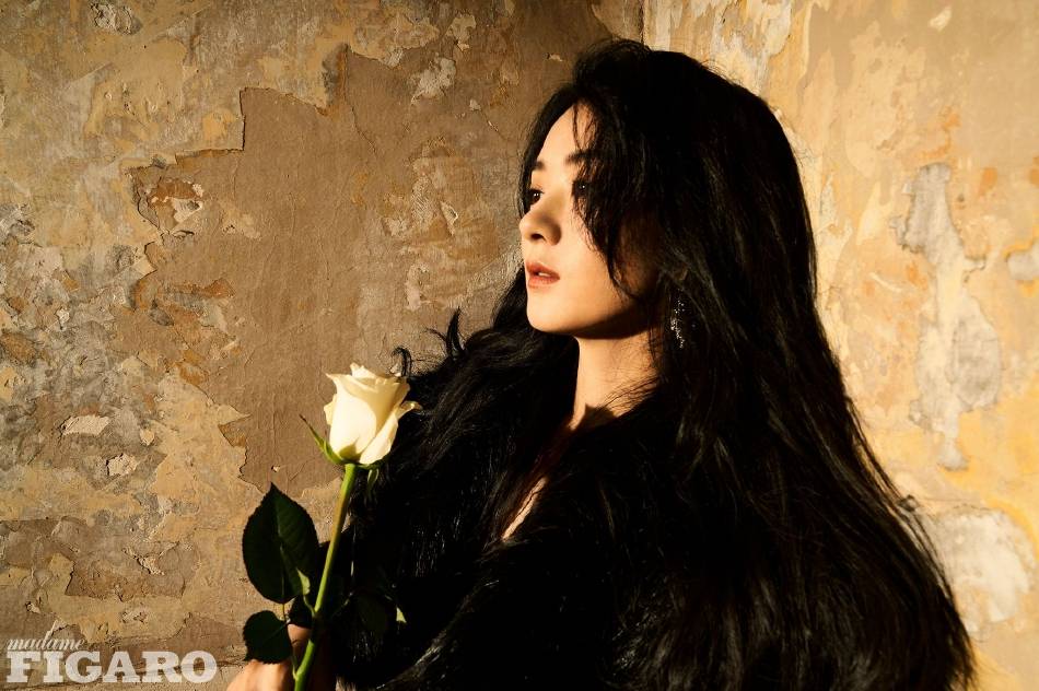 赵丽颖大秀美背细腰高贵妩媚！雪肤玉貌美得让人窒息