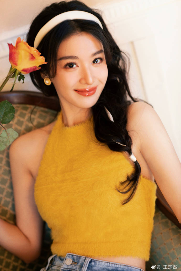 王楚然写真大秀白嫩玉背！肤如凝脂艳若桃李太美了-3