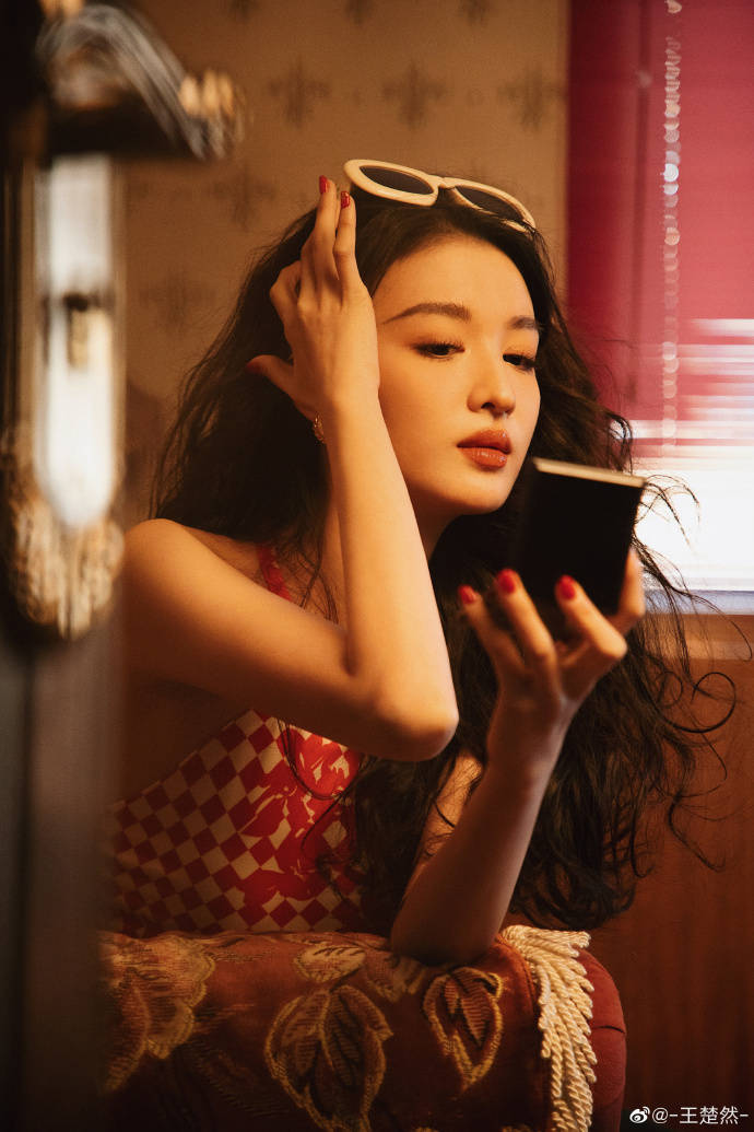 王楚然写真大秀白嫩玉背！肤如凝脂艳若桃李太美了-12