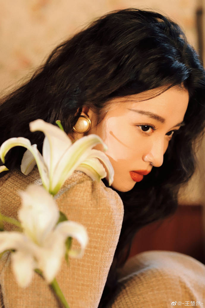 王楚然写真大秀白嫩玉背！肤如凝脂艳若桃李太美了-6
